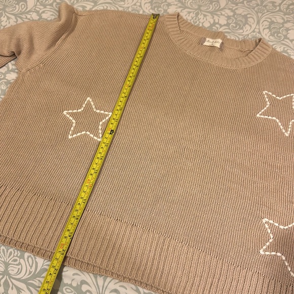 IN EXCELLENT CONDITION SLTAR’D STATE WOMENS SWEATER TAN AND CREAMY STARS ⭐️ - Picture 3 of 12